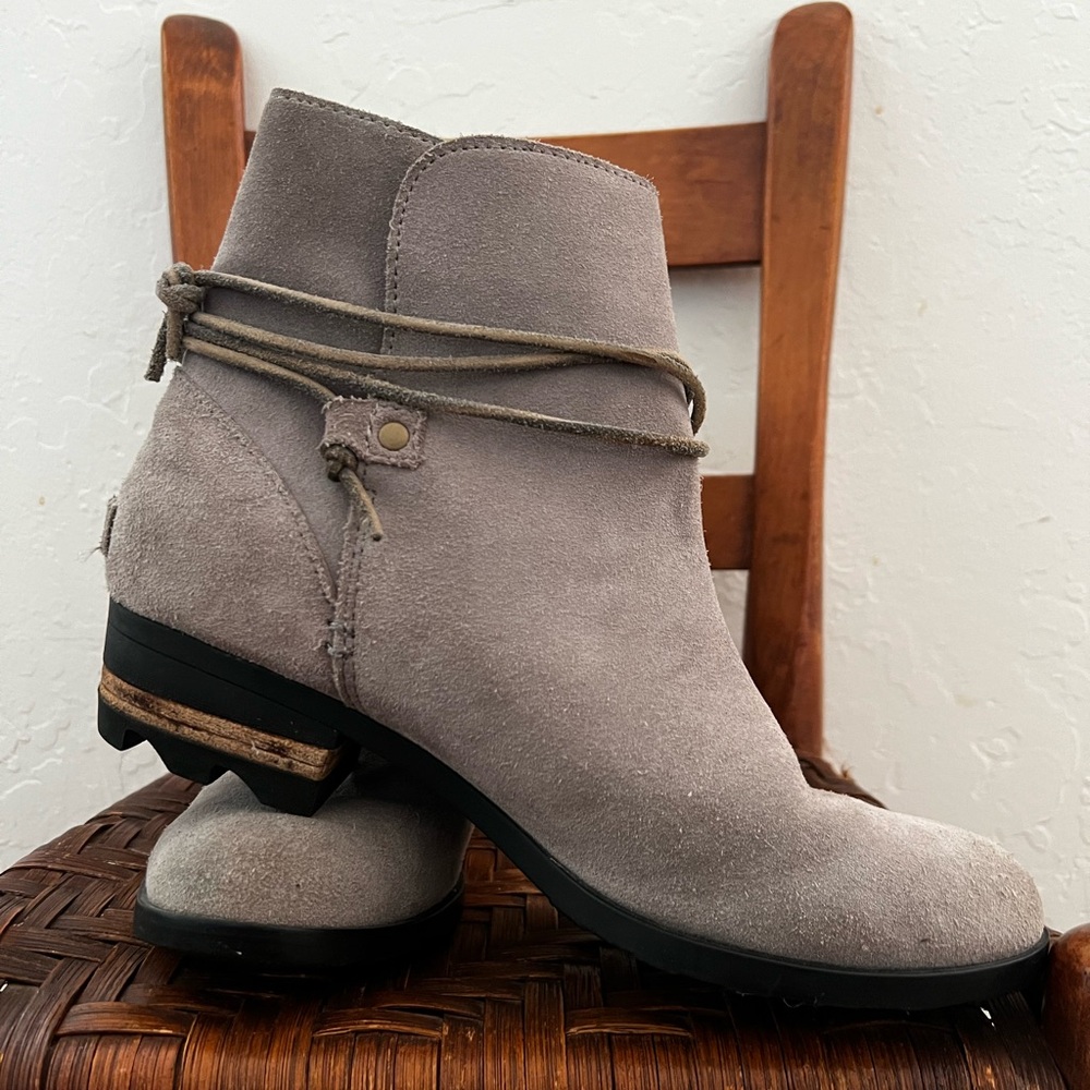 Sorel - Farah Short Boot in Suede